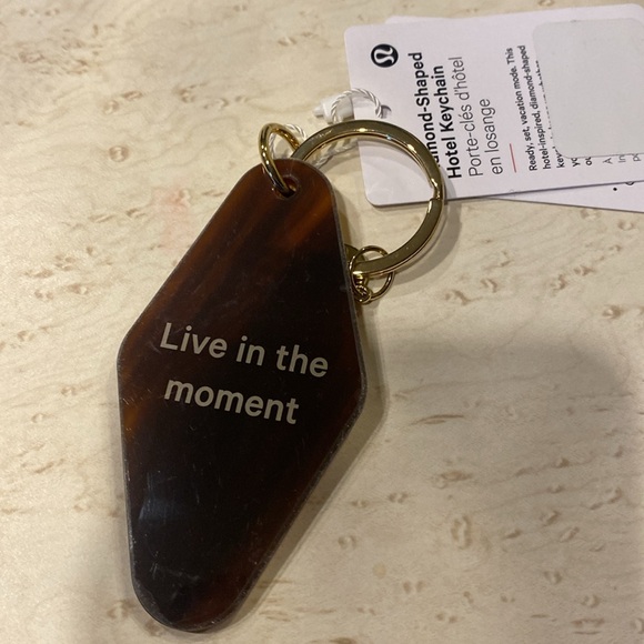 💋💋LULULEMON NWT DIAMOND SHAPED KEY CHAIN 💋💋 - Picture 2 of 4